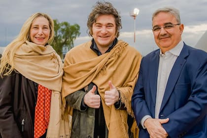 Karina y Javier Milei están en Catamarca, con el gobernador Raúl Jalil, y no hicieron referencias al caso Bolsonaro