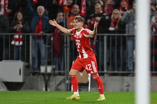 Karl, de 17 años, marca un gol histórico con Bayern al debutar en la Liga de Campeones