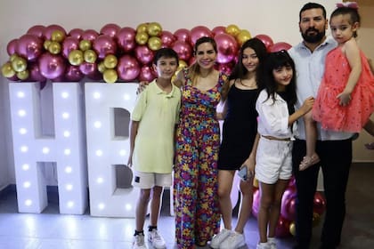 Karla Panini y Américo Garza formaron una familia con los hijos que ambos tenían de sus anteriores matrimonios