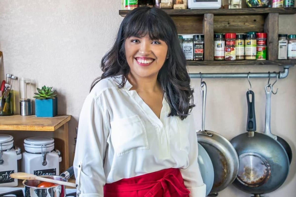 Karla Tatiana Vasquez, salvadoreña nominada a un importante premio por su libro de cocina. Foto: Instagram @Karla_TV