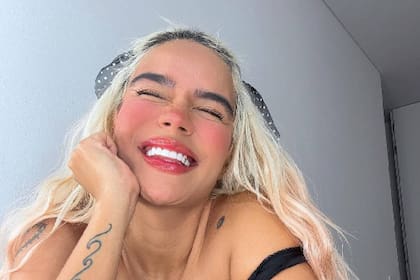 Karol G está comprometida, según dijo en uno de sus conciertos en Guatemala