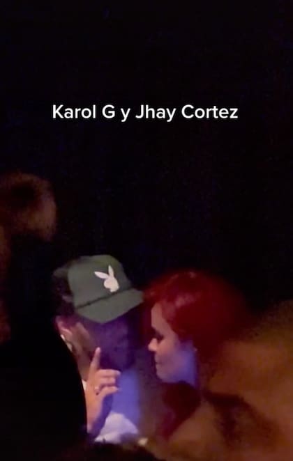 Karol G estuvo en la inauguración del restaurante del Bad Bunny