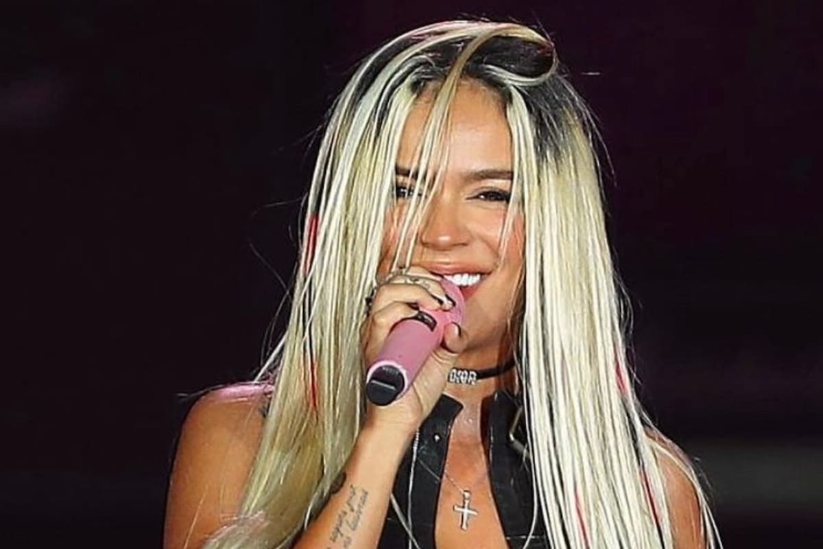 Karol G quedó envuelta en una polémica por la letra de su nuevo tema +57, acusada de "sexualizar menores"