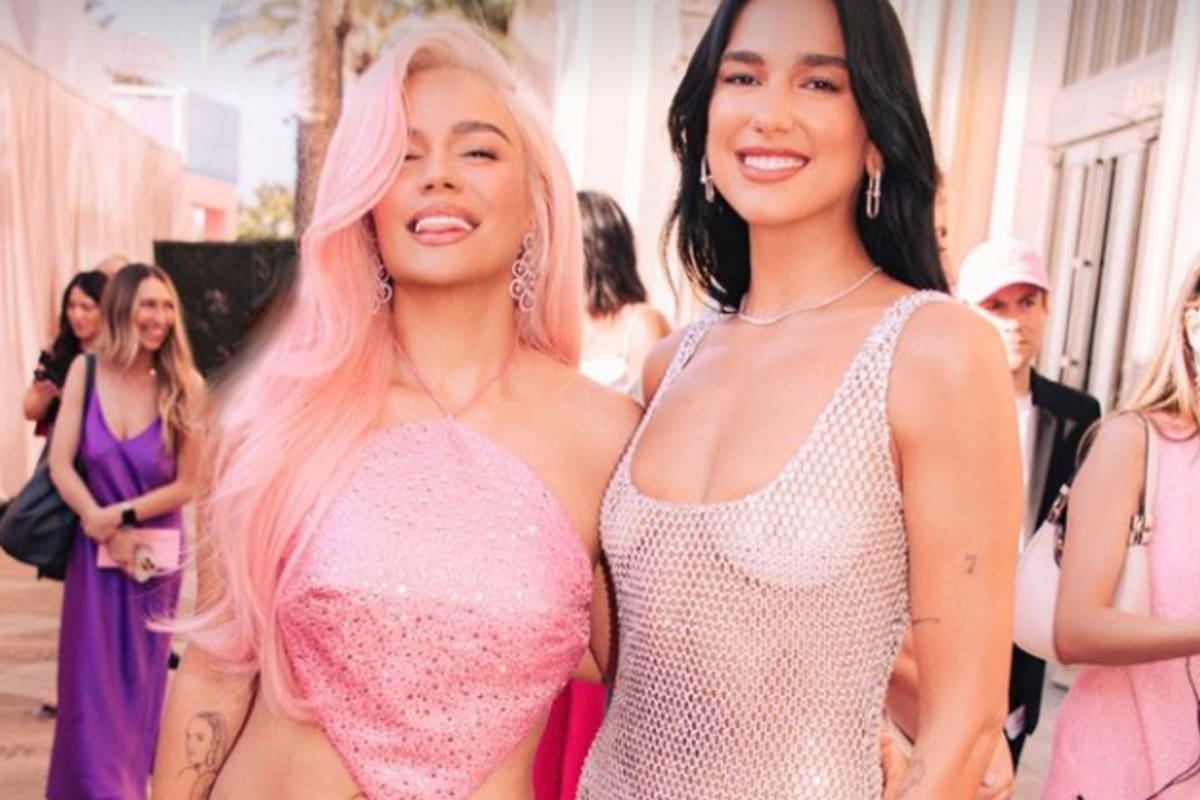 Karol G y Dua Lipa posaron juntas en la premiere de Barbie, la película