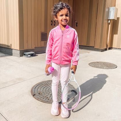 Kashe Quest disfruta de jugar al tenis y compite en torneos infantiles (Foto: Instagram @kashequest)