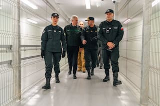 El cinematográfico traslado de presos de alta peligrosidad con el que Kast busca proyectar su mano dura