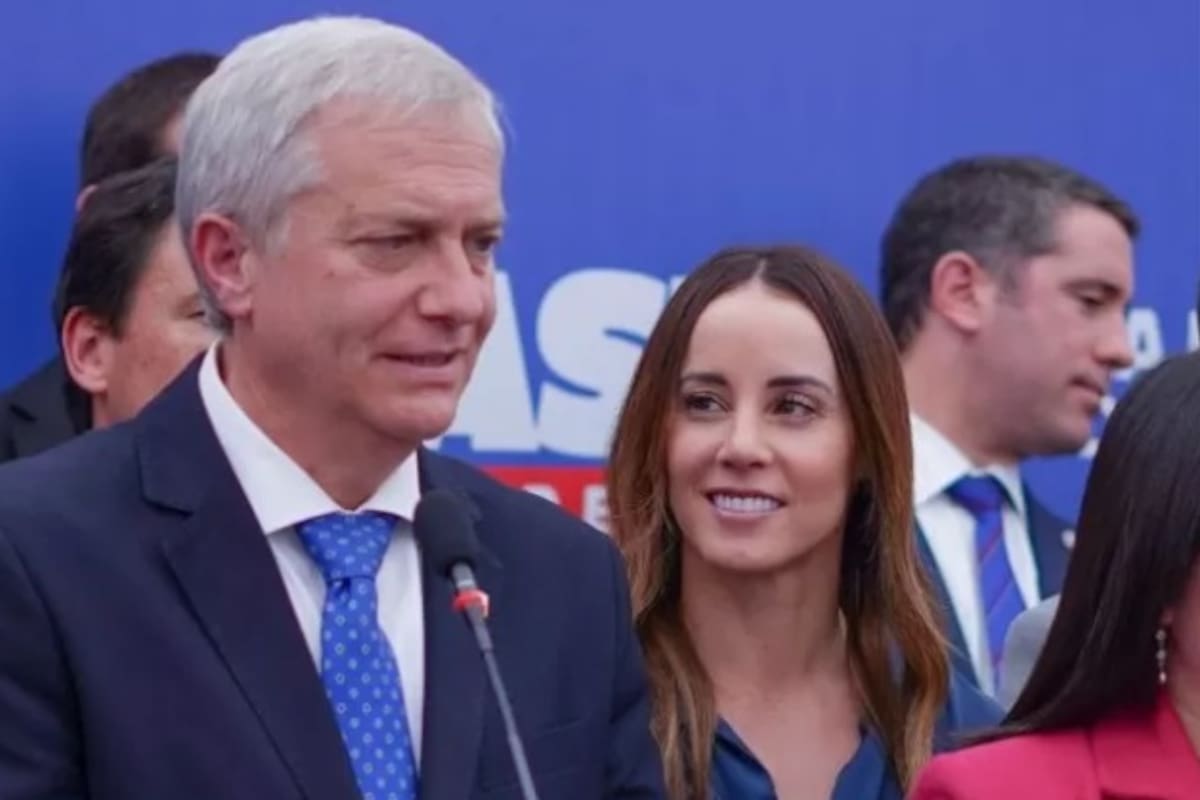 Kast, junto a su vocera Mara Sedini. Instagram: @marasedini.