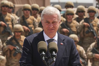 Kast ofrece una rueda de prensa en la base militar "Solo de Zaldívar", cerca del paso fronterizo de Chacalluta, en Arica, Chile