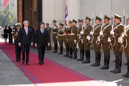 Kast y el presidente Javier Milei en el palacio de La Moneda, a principios de septiembre
