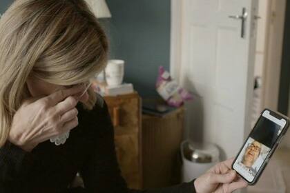 Kate Garraway, la conductora del clásico ciclo británico de televisión Good Morning Britain, vive un infierno por las consecuencias que tiene su marido por haber contraído coronavirus