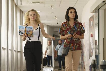 Kate McKinnon y Mila Kunis en Mi ex es un espía