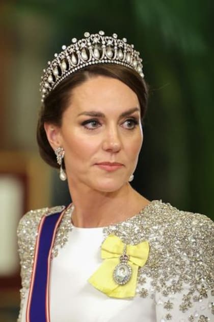 Kate Middleton con la insignia de la Orden de la familia real de Isabel II