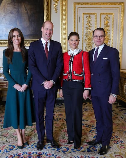 Kate Middleton eligió un elegante vestido verde para recibir, junto a William, a los príncipes de Suecia