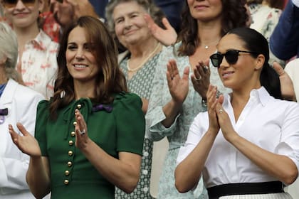 Otros tiempos: Kate Middleton y Meghan Markle, en el palco real de Wimbledon