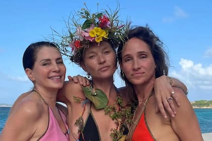 Kate Moss en un viaje "libre de alcohol" con amigas para festejar sus 50