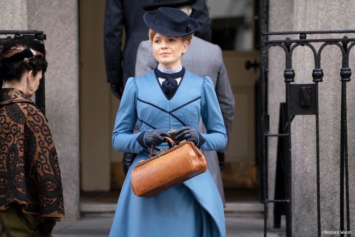 Kate Phillips, la excelente protagonista de Miss Scarlet and the Duke