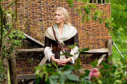 Kate Winslet, protagonista de En los jardines del rey, un film delicioso con los jardines de Versalles como escenario y dirigida por Alan Brickman