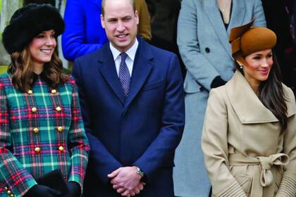 Kate Middleton, el príncipe Guillermo y Meghan Markle, la pasada Navidad