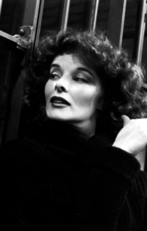 Katharine Hepburn brilla como nunca por primera vez como estrella de la comedia en La adorable revoltosa