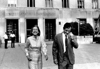 Katherine Graham, dueña del The Washington Post, y Ben Bradlee, jefe de redacción