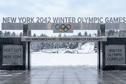 Kathy Hochul analiza candidatear a Nueva York como sede de los Juegos Olímpicos de Invierno 2042