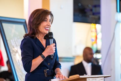 Kathy Hochul anunció cheques de reembolso por la inflación para más de ocho millones de residentes en Nueva York