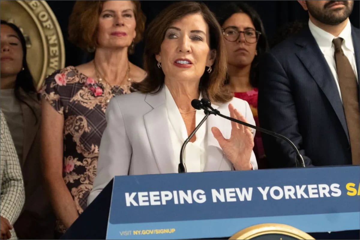 Kathy Hochul anunció el inicio de las obras para reemplazar una vieja fábrica por viviendas asequibles, con un presupuesto de US$46 millones