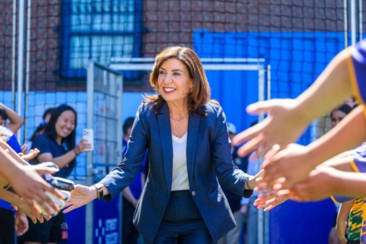 Kathy Hochul anunció una reducción del precio del autobús en Nueva York por el Mundial 2026