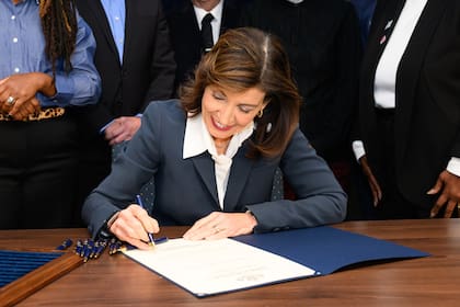 Kathy Hochul continúa con su agenda de asequibilidad y buscará eliminar ciertos impuestos para los trabajadores que reciben propinas