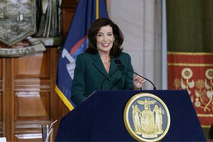 Kathy Hochul da un anuncio sobre propuesta de asequibilidad para seguros de automóviles en la ciudad de Nueva York