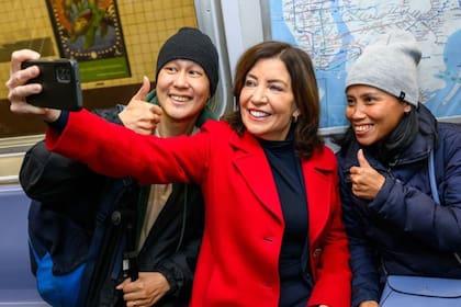 Kathy Hochul lidera una nueva encuesta de Siena College