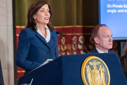 Kathy Hochul, presentó el presupuesto estatal para 2026