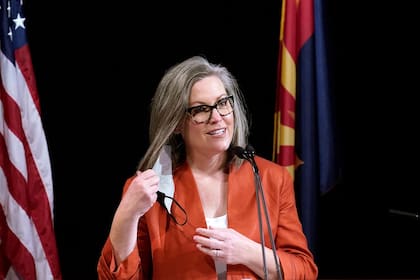 Katie Hobss, actual Secretaria de Estado de Arizona y candidata demócrata a la gobernación