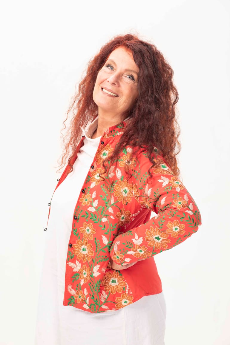 Katja Alemann: “Ser feliz también puede ser una forma de resistencia”
