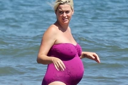 A pocos días de dar a luz, Katy Perry disfrutó de una tarde de playa