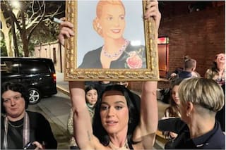 Qué hay detrás de la foto de Katy Perry con el cuadro de Evita Perón
