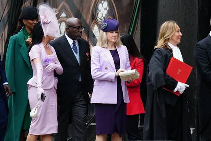 Katy Perry llegó a Westminster con Edward Enninful, editor jefe de la revista Vogue británica y uno de las personas más influyentes en el mundo de la moda del Reino Unido. La cantante va a brindar un concierto en el castillo de Windsor el domingo 7 de mayo por la tarde, junto a otros artistas, entre ellos, Lionel Richie y Andrea Bocelli.