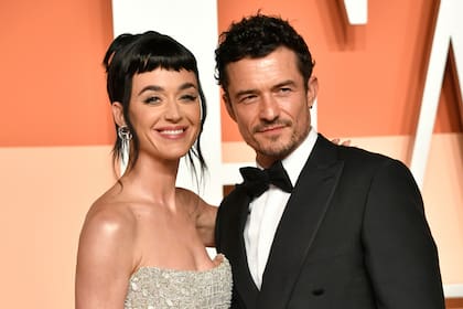 Katy Perry y Orlando Bloom aparecen en la fiesta de los Oscar de Vanity Fair en Beverly Hills, California, el 2 de marzo de 2025