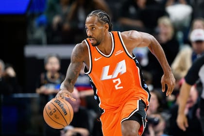 Kawhi Leonard, ex compañero de Manu Ginóbili en los Spurs, renovó por dos años con Los Angeles Clippers por 115 millones de dólares