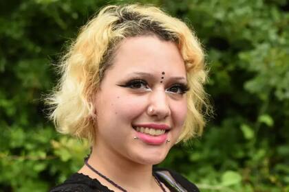 Kayla dice que se volvió "inmediatamente adicta" al fentanilo cuando era adolescente