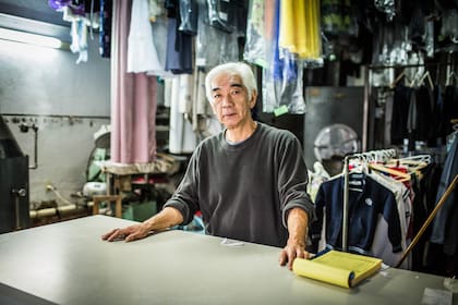 Kazuhiro Miyagi, es de Okinawa. Su local está en Florida, provincia de Buenos Aires
