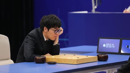 Ke Jie, de 19 a?os, se enfrentó a AlphaGo el sábado pasado