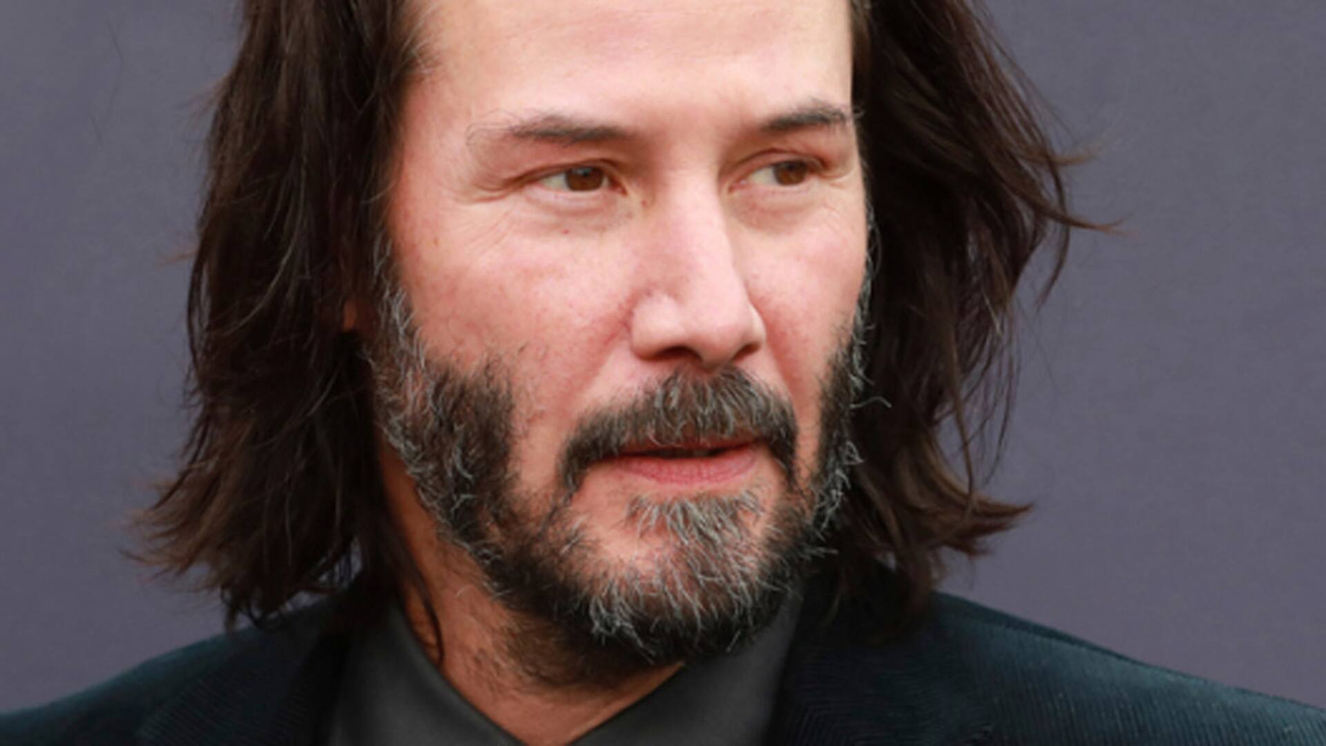 Keanu Reeves es este año además rostro de la campaña de Yves Saint Laurent