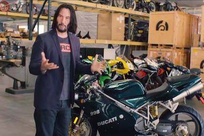 Keanu Reeves fabrica motos que alcanzan altos precios en dólares (Foto: Captura GQ México y Latinoamérica)