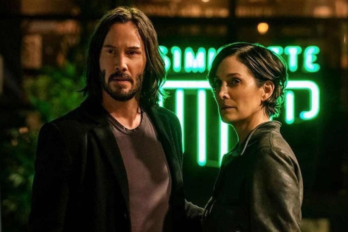 Keanu Reeves y Carrie- Anne Moss en una escena de The Matrix Resurrections