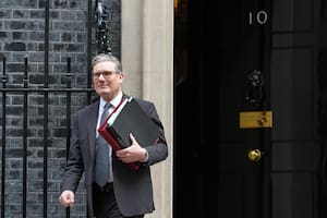 Un analista internacional explicó en detalle el impacto de la renuncia de Keir Starmer, primer ministro del Reino Unido