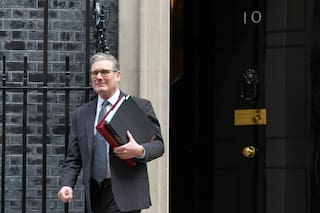 Un analista internacional explicó en detalle el impacto de la renuncia de Keir Starmer, primer ministro del Reino Unido