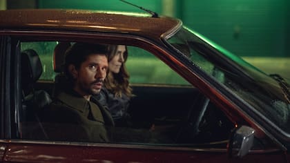Keira Knightley y Ben Whishaw interpretan a dos espías profesionales que conservan una profunda amistad pese al riesgo de moverse en la clandestinidad.