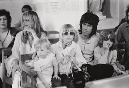 Keith Richards con
su pareja, Anita Pallenberg, y
sus hijos Marlon, Angela y Tara
estuvieron en la primera fila