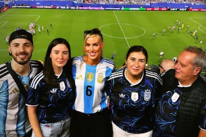 Kelci vivió el partido junto a la familia de su novio (Foto: @_kelci.rose_)